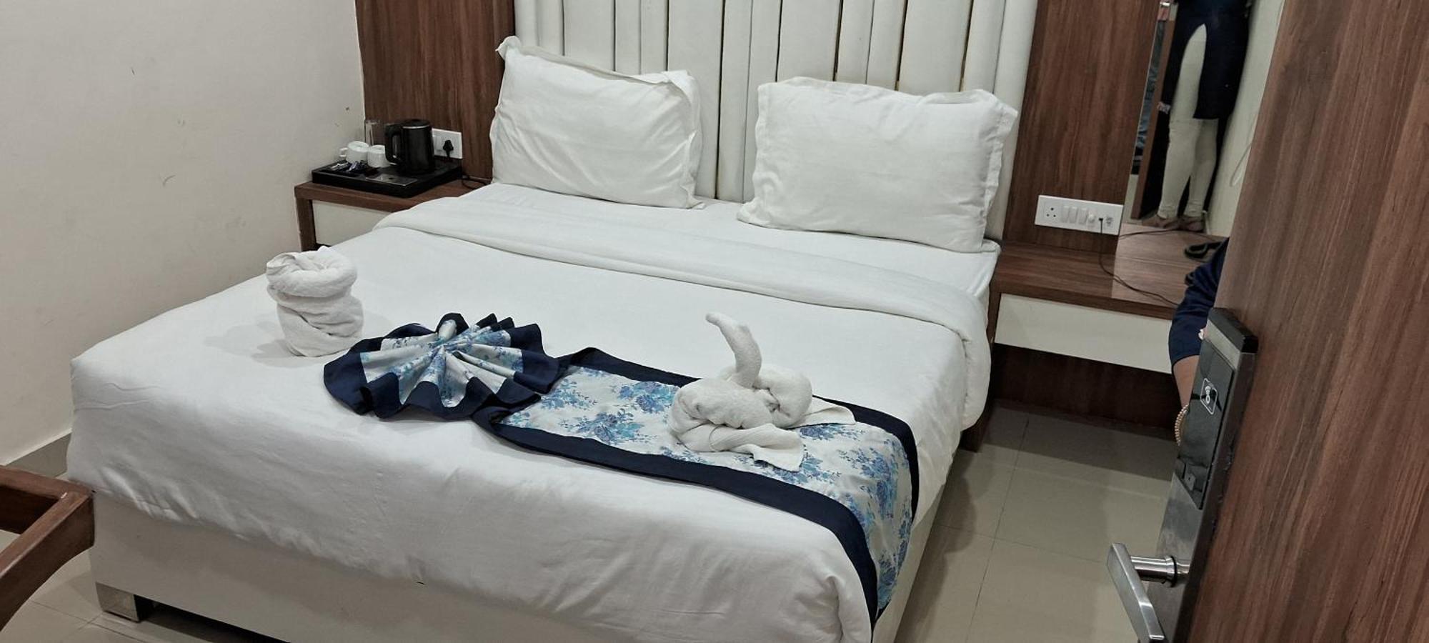 Hotel Shree Radha Krishna Varanasi Dış mekan fotoğraf