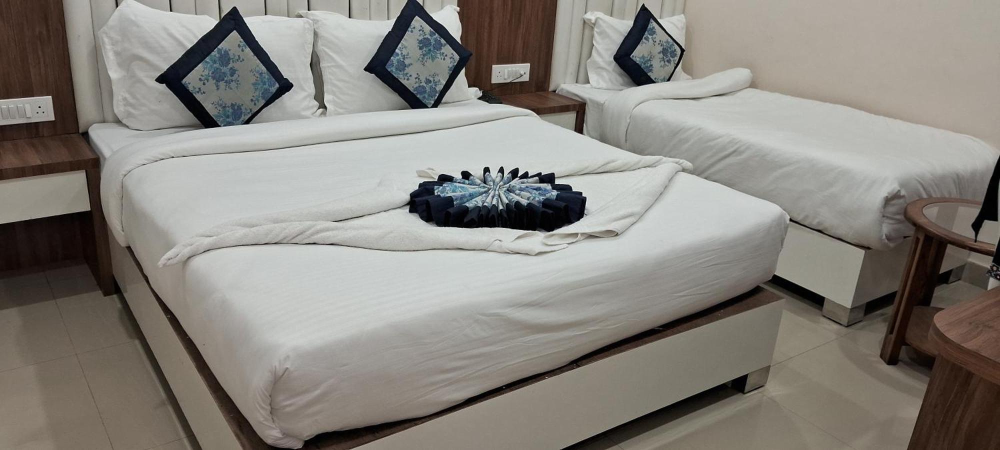 Hotel Shree Radha Krishna Varanasi Dış mekan fotoğraf