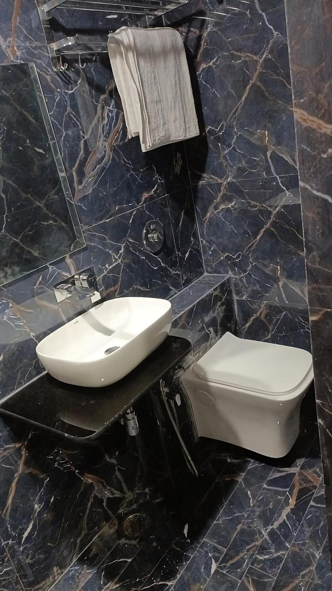 Hotel Shree Radha Krishna Varanasi Dış mekan fotoğraf