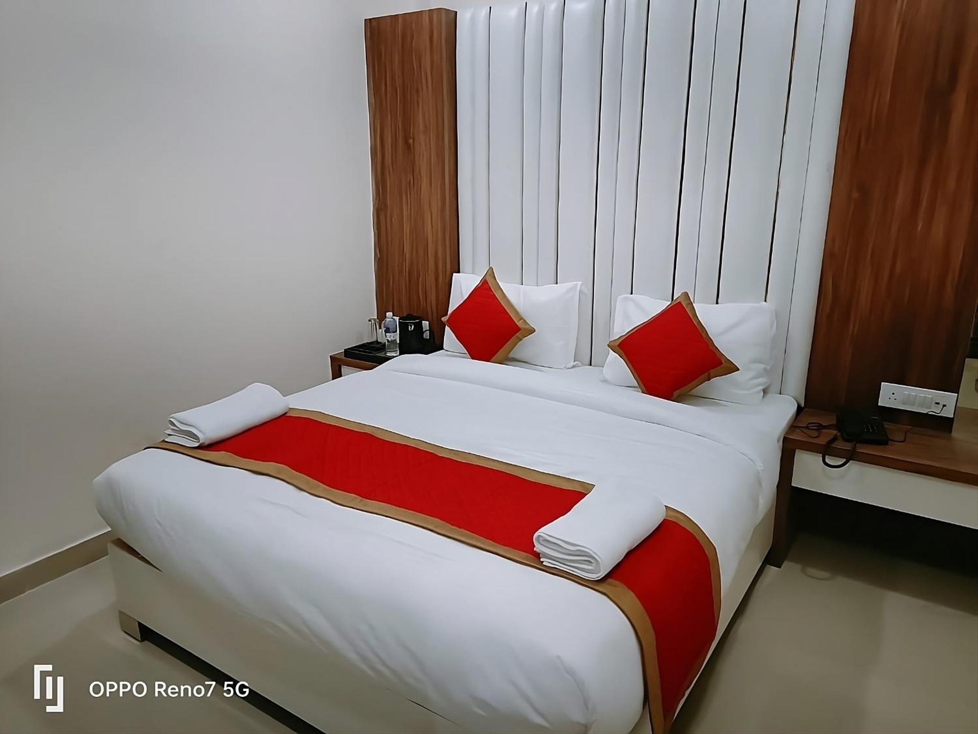 Hotel Shree Radha Krishna Varanasi Dış mekan fotoğraf
