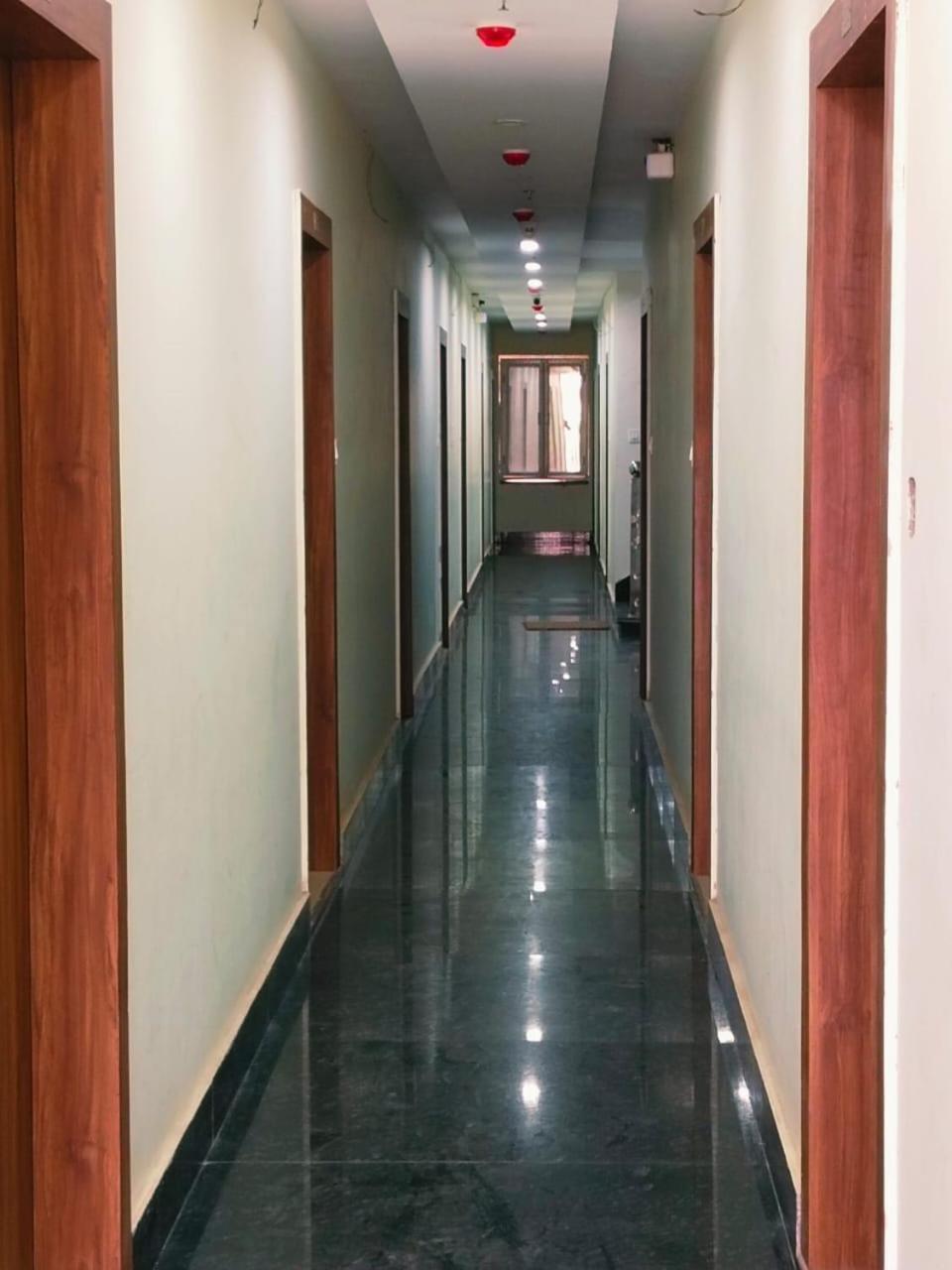 Hotel Shree Radha Krishna Varanasi Dış mekan fotoğraf
