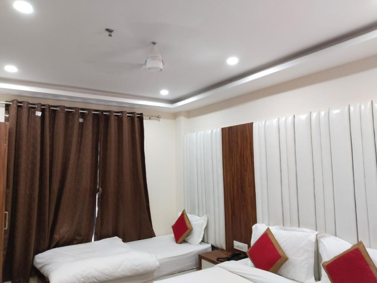 Hotel Shree Radha Krishna Varanasi Dış mekan fotoğraf
