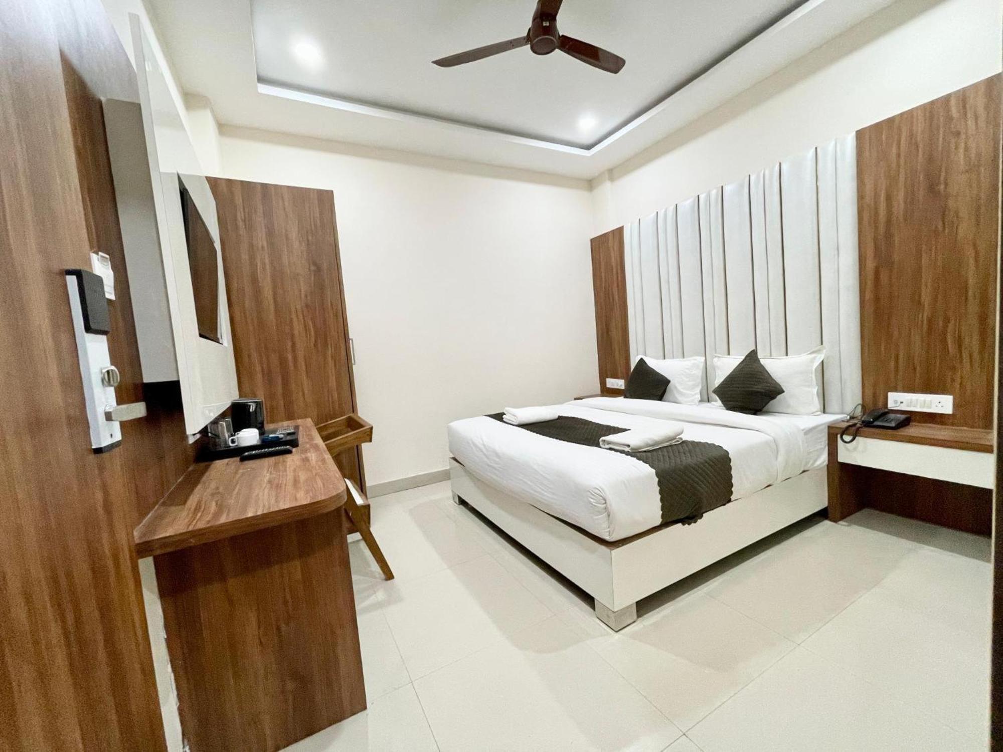 Hotel Shree Radha Krishna Varanasi Dış mekan fotoğraf