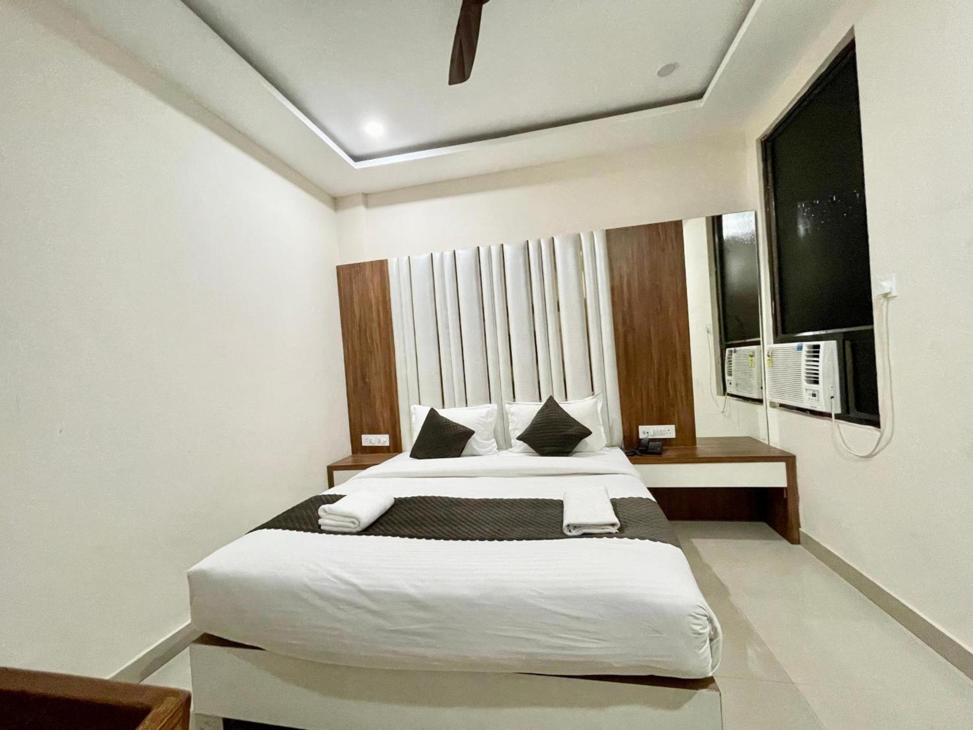 Hotel Shree Radha Krishna Varanasi Dış mekan fotoğraf