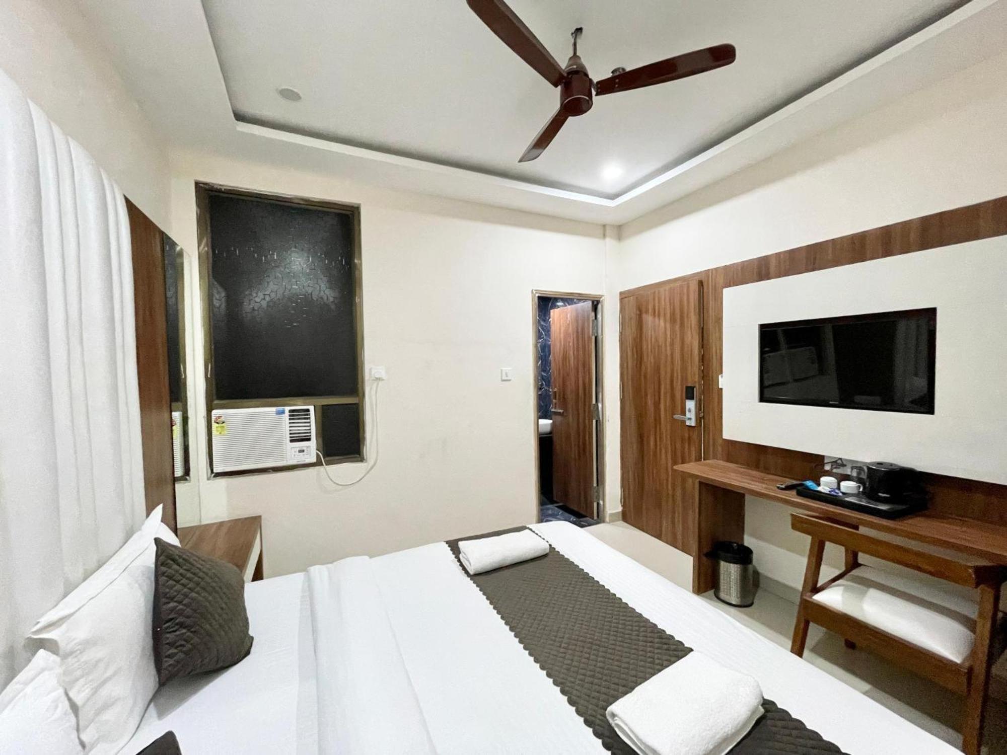 Hotel Shree Radha Krishna Varanasi Dış mekan fotoğraf