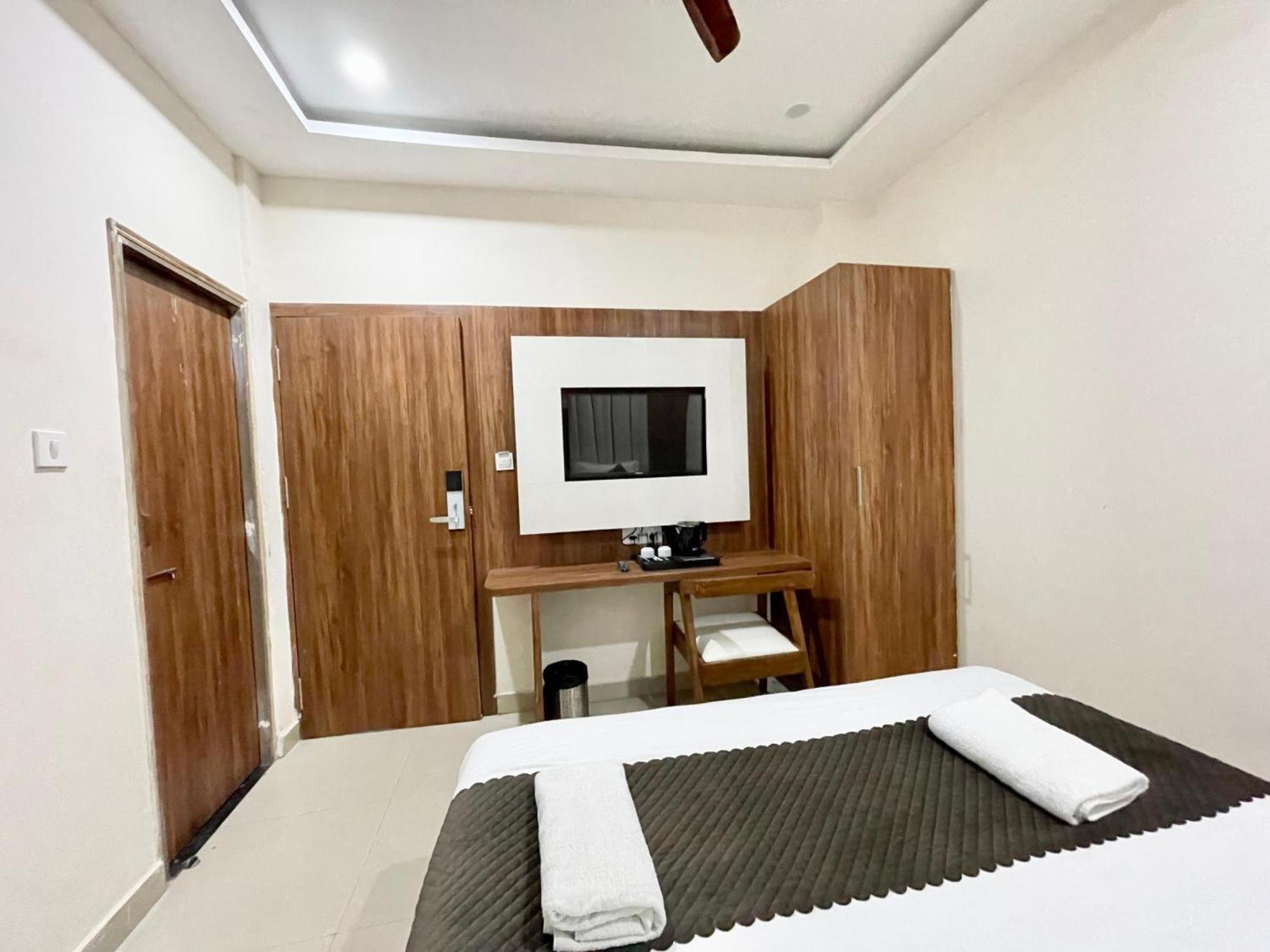 Hotel Shree Radha Krishna Varanasi Dış mekan fotoğraf