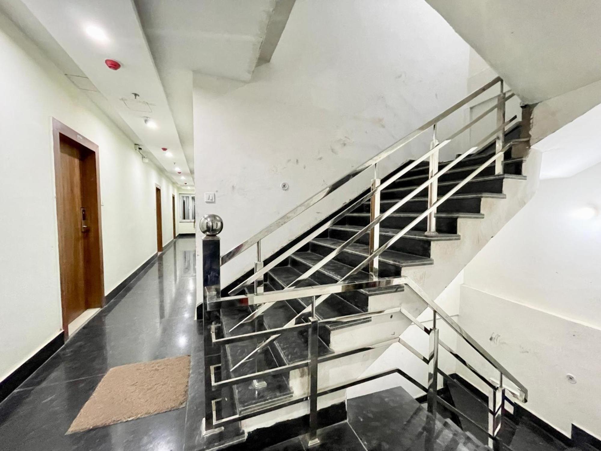 Hotel Shree Radha Krishna Varanasi Dış mekan fotoğraf