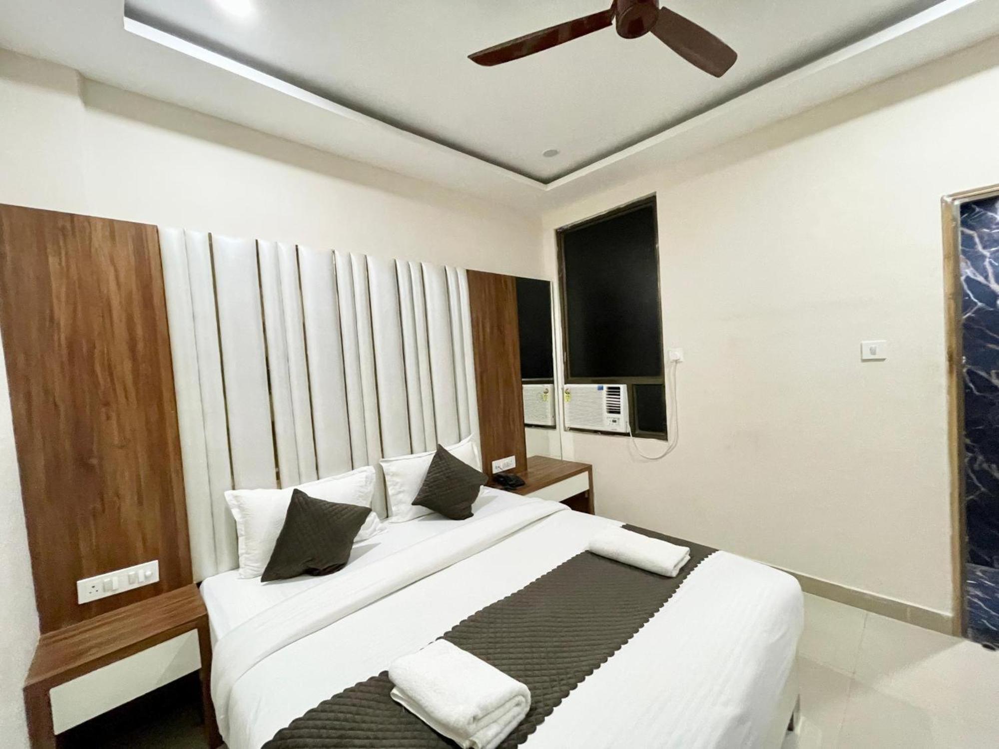 Hotel Shree Radha Krishna Varanasi Dış mekan fotoğraf